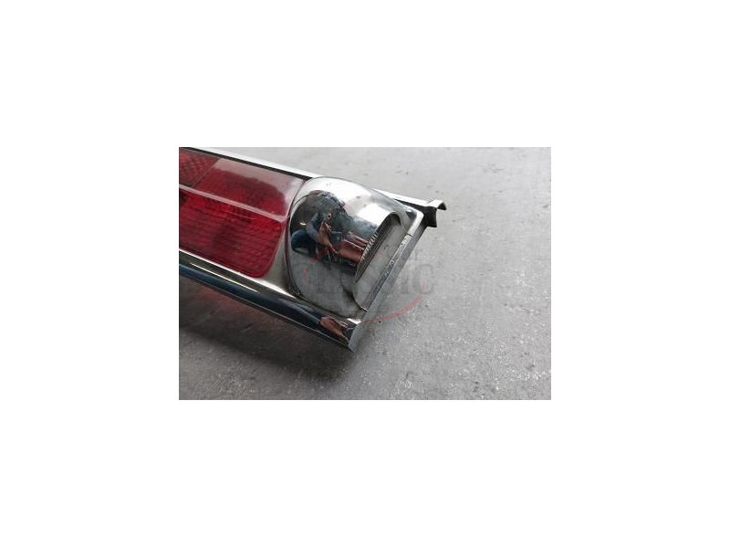 Mercedes-Benz W111 - Vidro farolim tras esquerdo