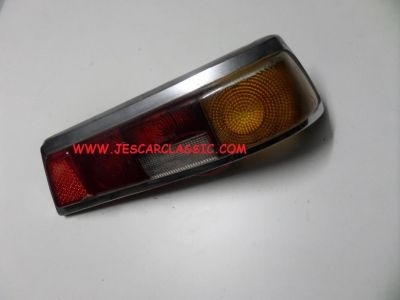 Mercedes-Benz W110 / Mercedes-Benz W111 - Vidro farolim traseiro direito (HELLA)