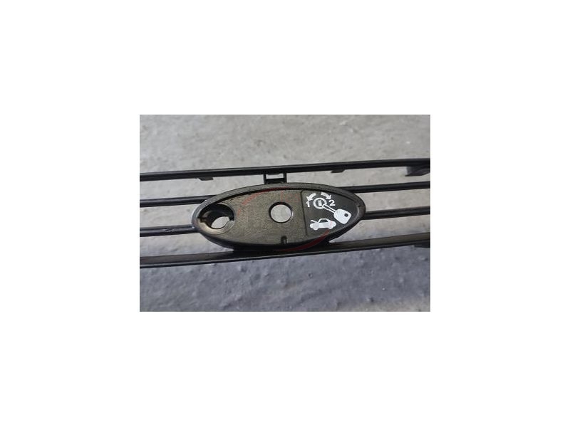 Ford Focus I - Grelha principal