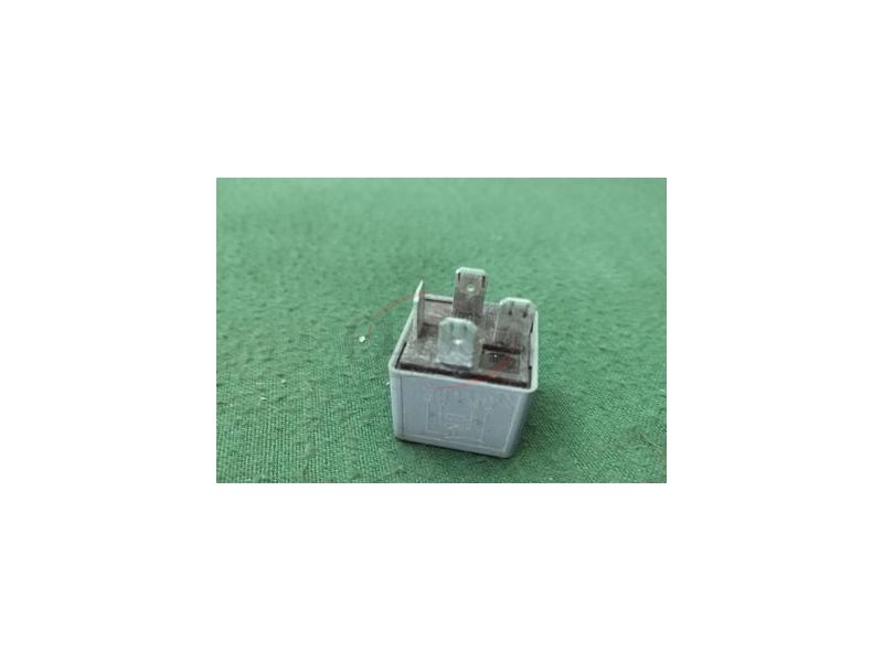 Audi A4 B5 / VW Passat B5 - Relé multifunções (SME 373)