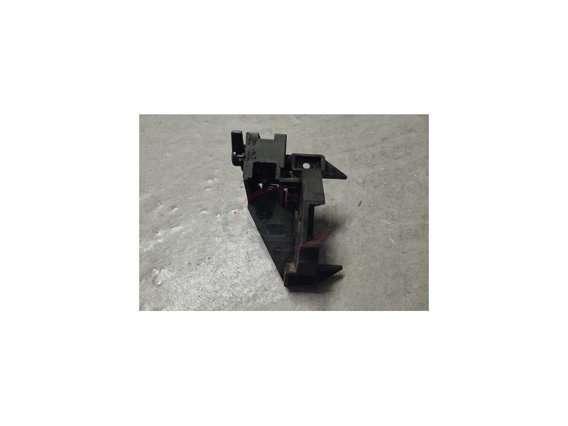 Peugeot 205 - Afinador e suporte farolim frente esquerdo