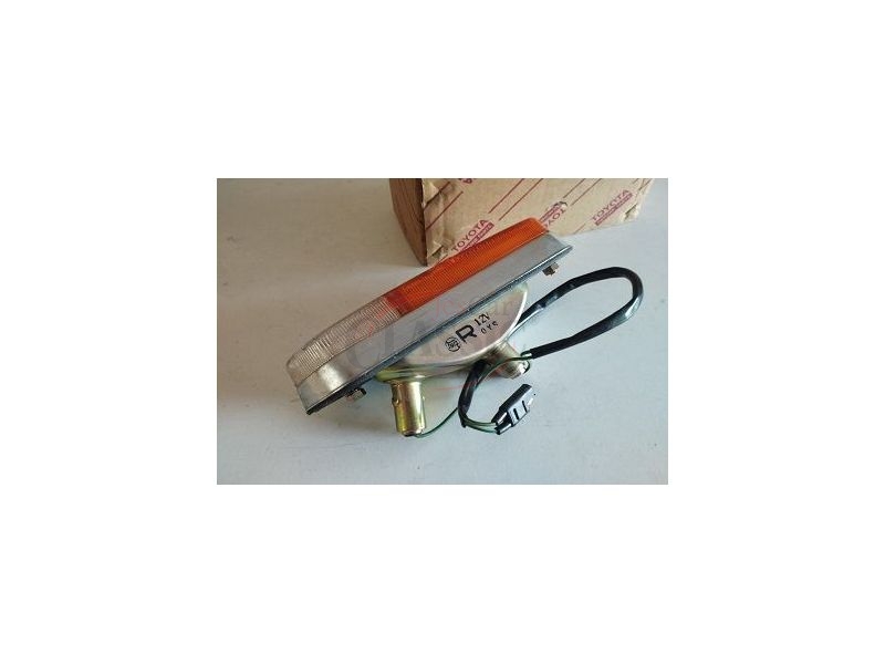 Toyota Corolla KE10 - Farolim frente direito