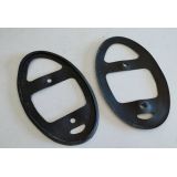 VW Carocha 61-67 - Jogo de 2 borrachas do suporte dos farolins  tras