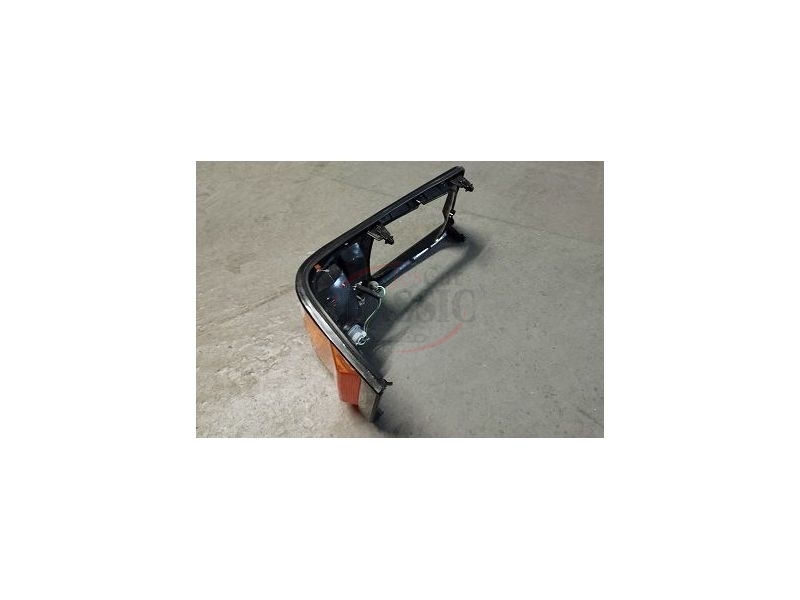 Mitsubishi L300 - Aro de farol esquerdo c/ farolim incorporado