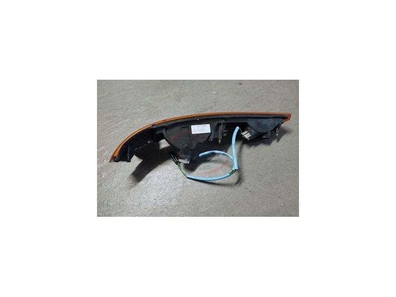 Mitsubishi Canter FE531 / Mitsubishi Canter FE649 - Farolim frente esquerdo (VALEO)