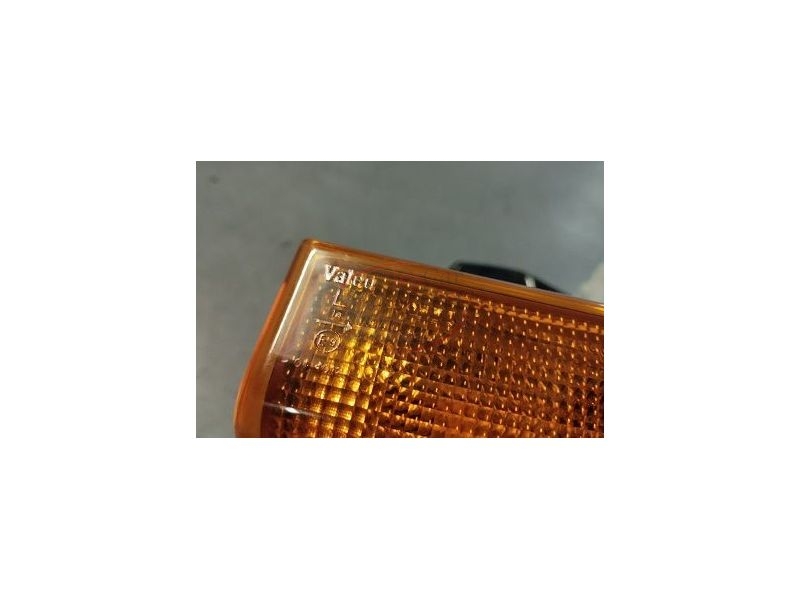 Mitsubishi Canter FE531 / Mitsubishi Canter FE649 - Farolim frente esquerdo (VALEO)