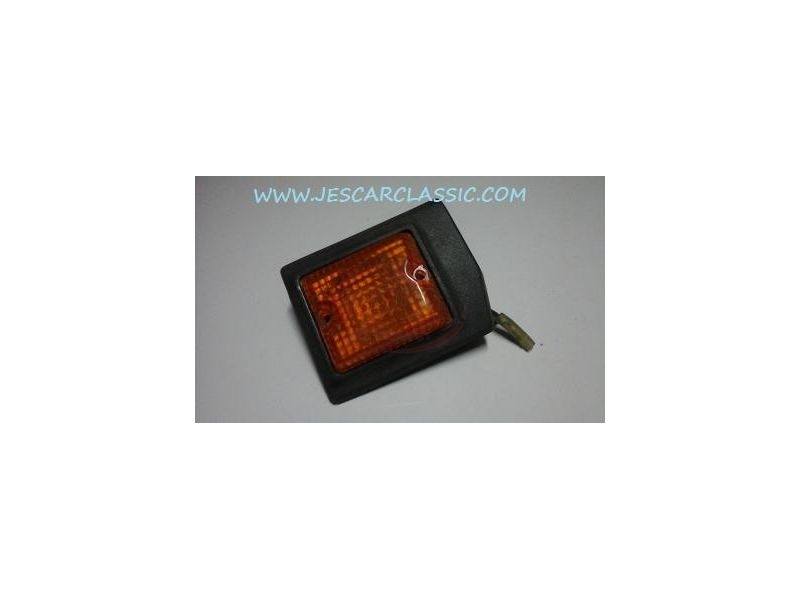 Bedford TLD 53 - Farolim lateral direito (KOITO)