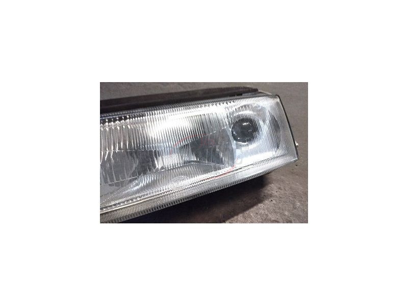 Skoda Octavia I - Farol principal esquerdo H4+H3 (SKODA / HELLA)