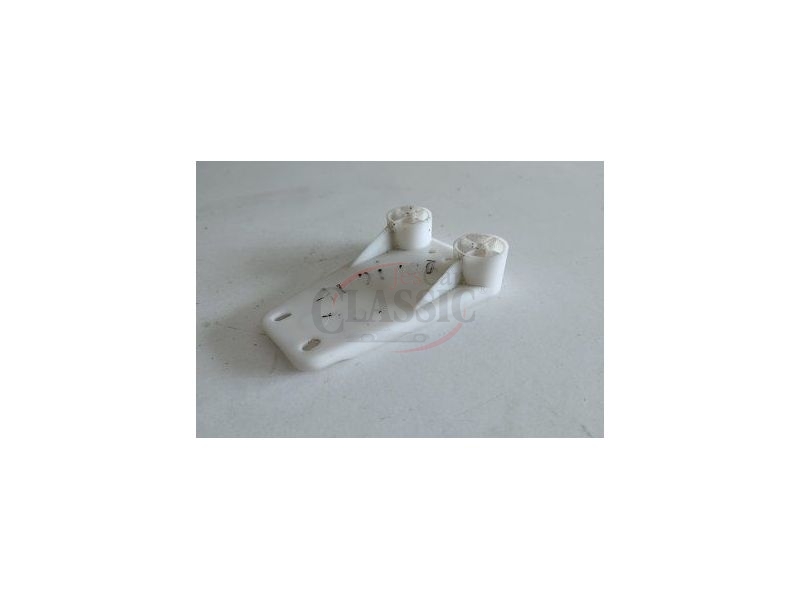 Audi 100 C3 - Mola / Suporte de fixação do actuador / Pistola do fecho central