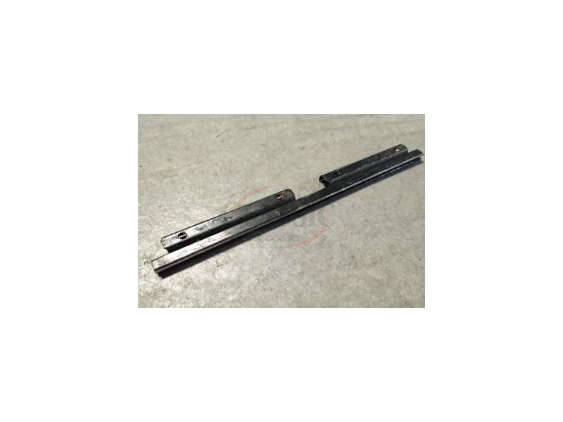 Renault 9 / Renault 11 - Calha metálica de suporte do vidro porta tras (395mm)