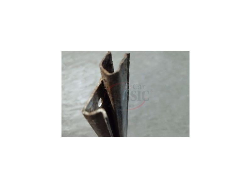 Aplicação Desconhecida - Calha metálica de suporte vidro porta (417mm)