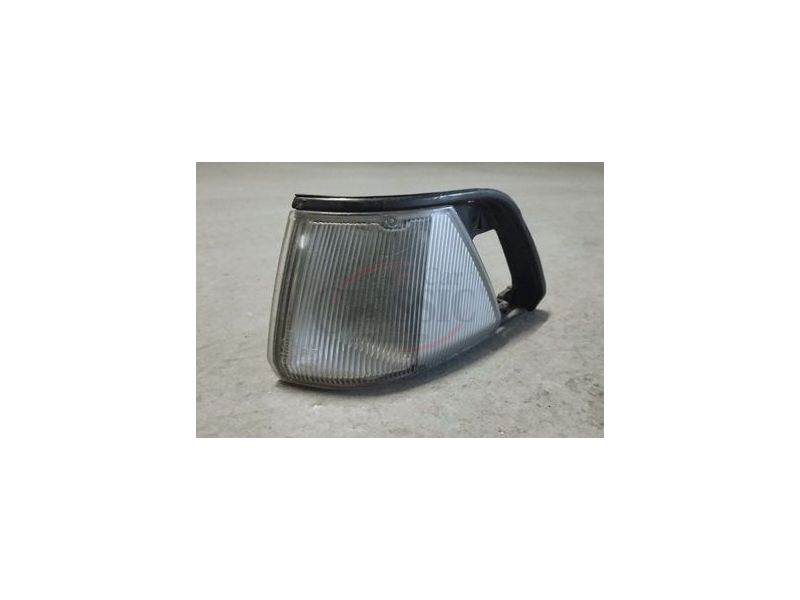 Toyota Corolla V EE80 HB - Farolim frente esquerdo (KOITO)