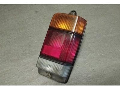 Nissan Bluebird U11 Station - Farolim tras direito (IKI)