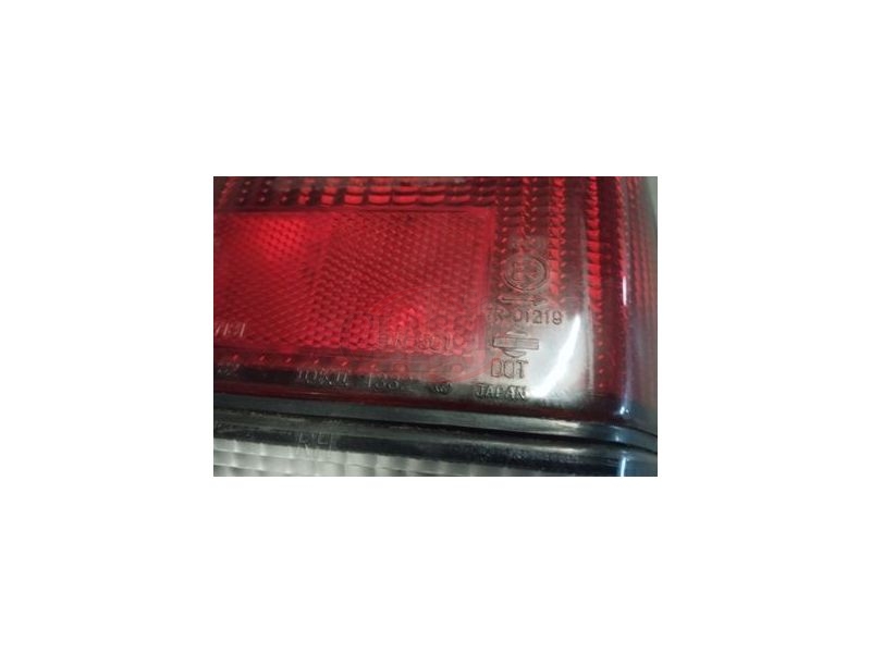 Nissan Bluebird U11 Station - Farolim tras direito (IKI)