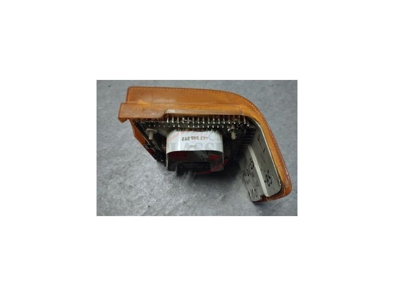 Audi 100 C3 - farolim tras esquerdo exterior (HELLA)