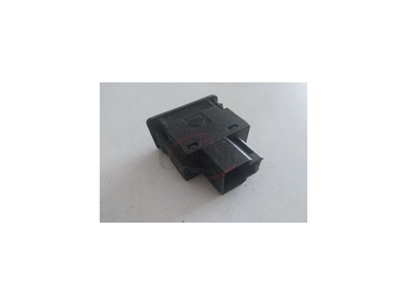 Nissan Primera P10 - Interruptor do fecho central (TRW)