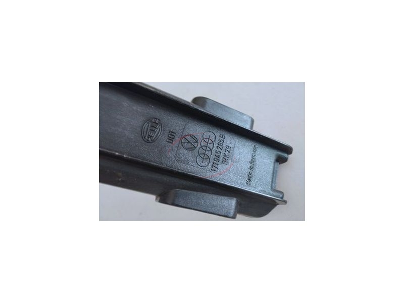 VW Golf I - Tampa do farolim traseiro (VW -HELLA)