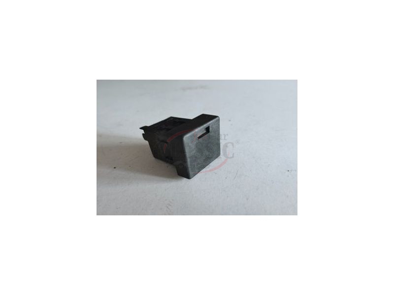 Alfa Romeo 33 / Alfa Romeo 75 - Interruptor sem função (Botão Falso)