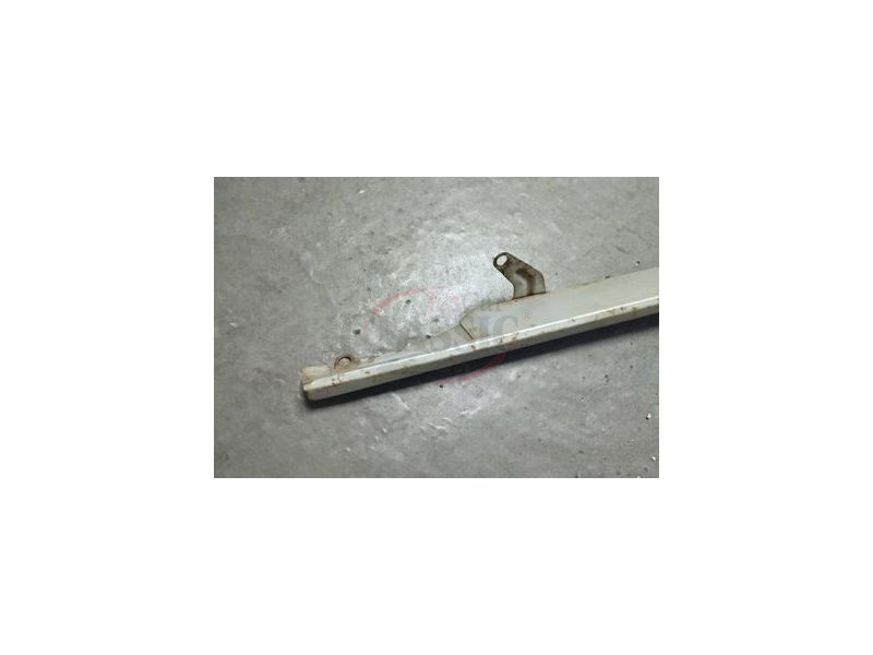 Toyota Corolla II KE20 - Blindagem inferior da grelha principal