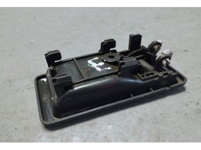 Toyota Corolla VI EE90 - Manipulo de abertura interior porta esquerda