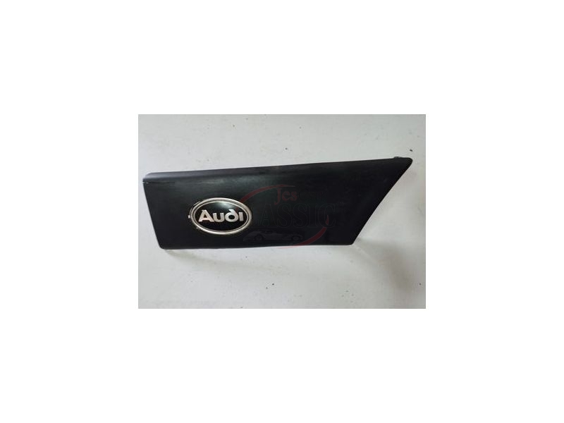 Audi 80 B3 - Friso embelezador frente direito com emblema