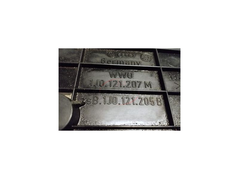 Audi A3 / VW Golf IV - Resguardo de radiador