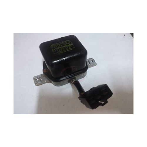 Toyota Carina / Land Cruiser / Toyota Hilux - Regulador de tensão (NIPPONDENSO)