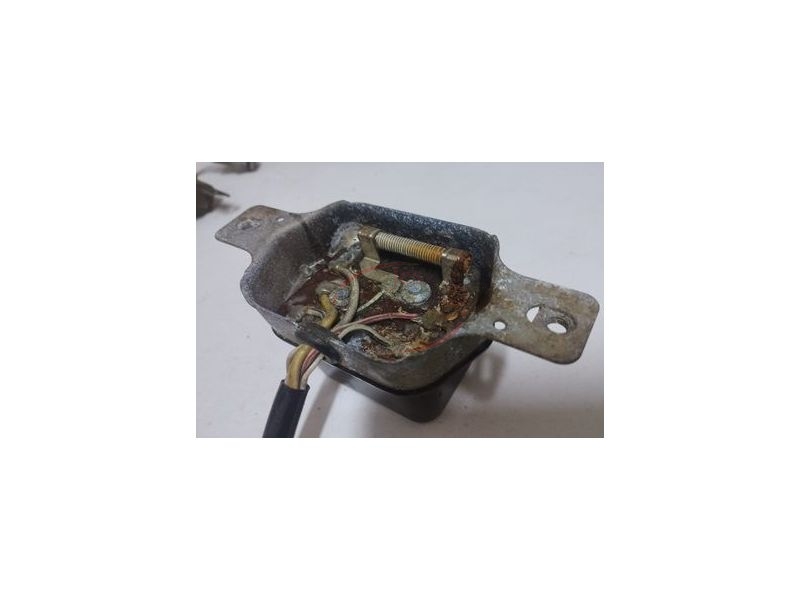 Toyota Land Cruiser / Toyota Hilux - Regulador de tensão (NIPPONDENSO)