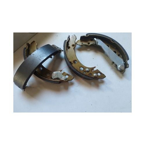 Audi 80 B2 / VW Golf I / VW Scirocco I - Jogo de maxilas travão tras (180x31mm)