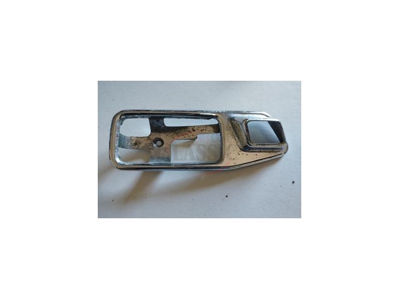 Mercedes-Benz Class S W116 / Mercedes-Benz W123 - Espelho interior de manipulo abertura porta / Puxador direita