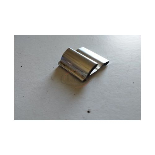 Mercedes-Benz W123 - União do friso embelezador do vidro óculo traseiro (superior)