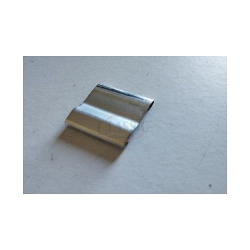 Mercedes-Benz W123 - União de friso embelezador do vidro óculo traseiro inferior (cantos)