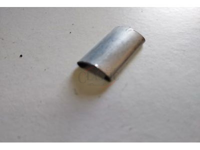 Mercedes-Benz W123 - União do friso embelezador do vidro pára-brisas (superior)