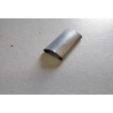 Mercedes-Benz W123 - União do friso embelezador do vidro pára-brisas (superior)