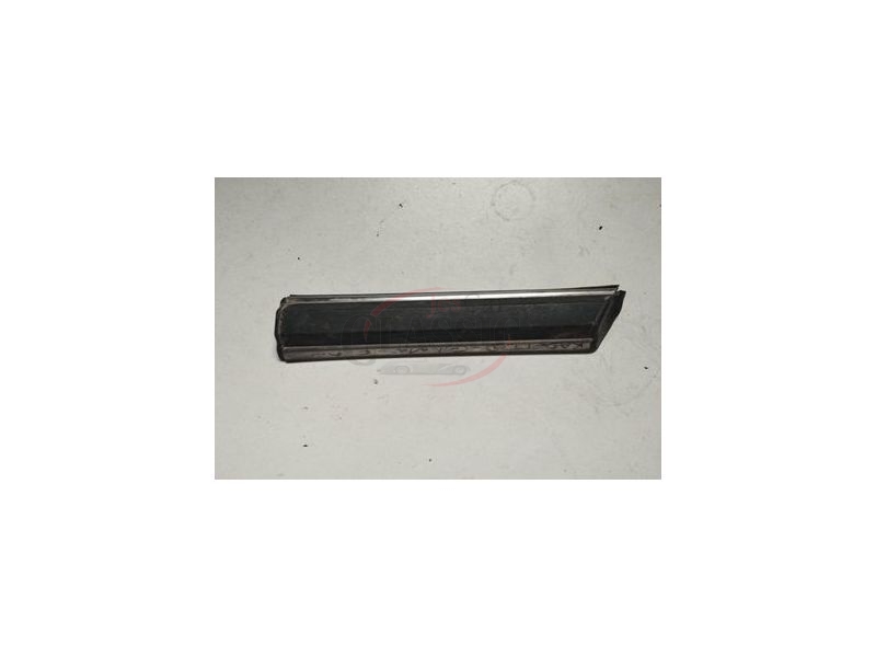 Opel Kadett D - Friso embelezador do guarda-lamas frente direito (200mm)