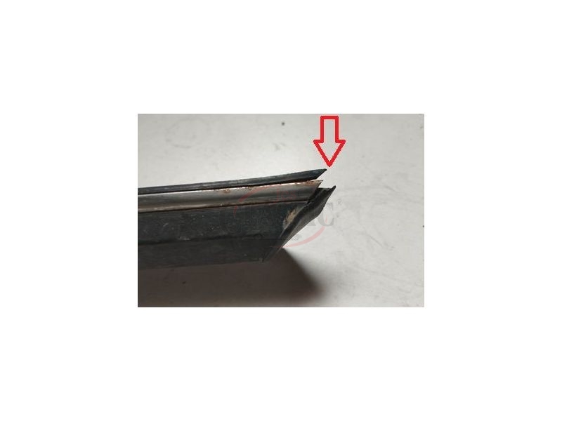 Opel Kadett D - Friso embelezador do guarda-lamas frente direito (200mm)