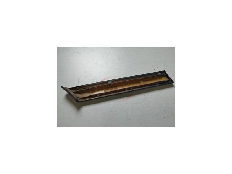 Mercedes-Benz Class C W202 - Friso embelezador da frente direito (ELEGANCE / AVANTGARD)