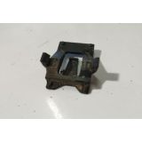 Mercedes-Benz W123 - Mola de fixação da guarnição do pilar ilharga tras (central)