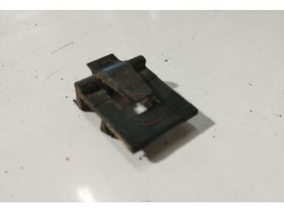 Mercedes-Benz W123 - Mola de fixação da guarnição ilharga tras (superior)