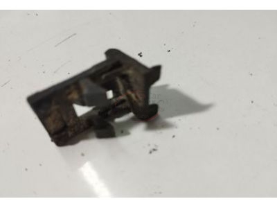 Mercedes-Benz W123 - Mola de fixação da guarnição ilharga tras (superior)