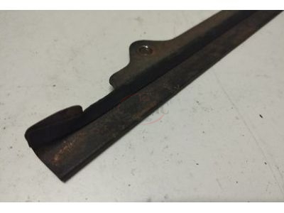 Toyota Corolla II KE20 - Suporte de fixação da caixa porta luvas