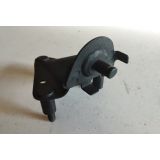 Toyota Corolla II KE20 - Suporte fixação do guia dos cabos de acionamento dos pedais