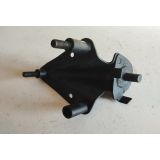 Toyota Corolla II KE20 - Suporte fixação do guia dos cabos de acionamento dos pedais