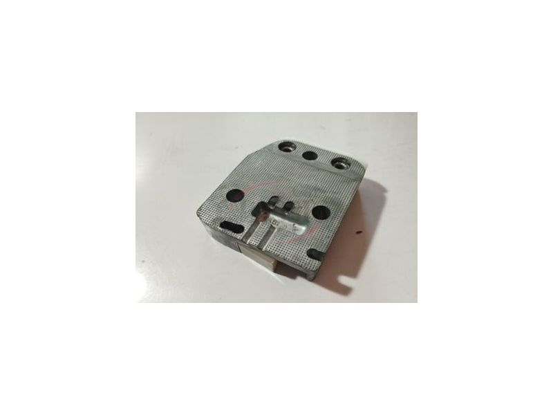 Peugeot 204 / Peugeot 304 - Batente de fechadura porta esquerda