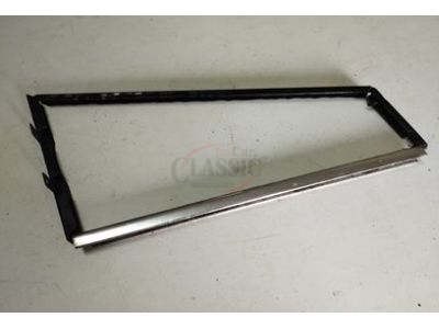 Mercedes-Benz W110 - Aro do vidro ventilador da porta frente esquerda