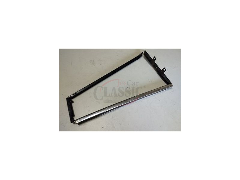 Mercedes-Benz W110 - Aro do vidro ventilador da porta frente direita