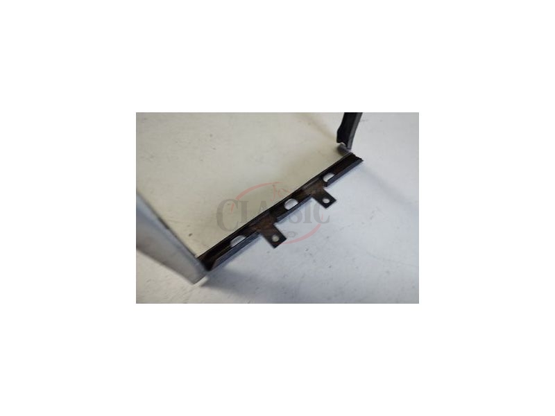 Mercedes-Benz W110 - Aro do vidro ventilador da porta frente direita