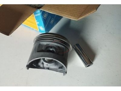 Opel Kadett C / Opel 1204 - Jogo (4) Pistons de motor com segmentos (Ø79.50)