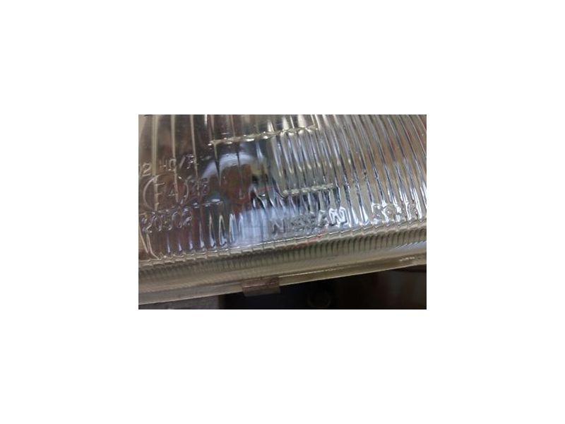 Nissan D22 - Farol principal direito H4 (NISSAN - KOITO)
