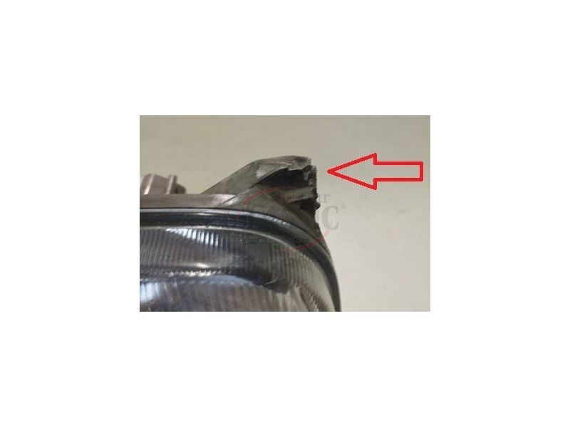 Nissan D22 - Farol principal direito H4 (NISSAN - KOITO)